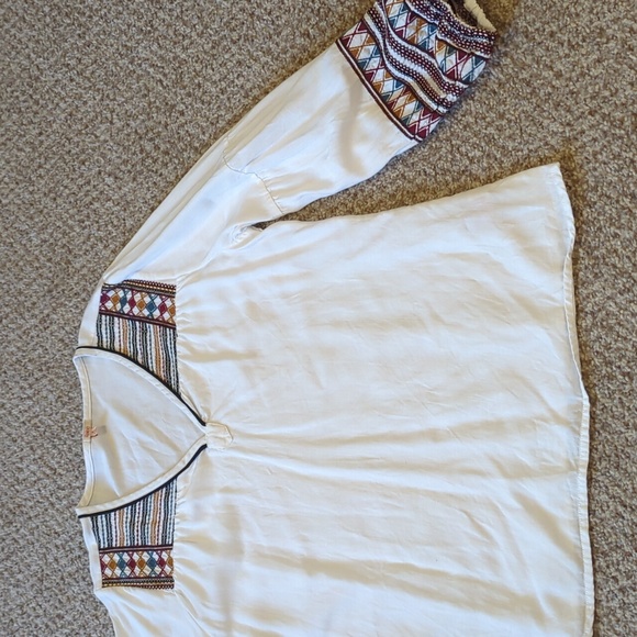 Bohemian White Blouse with Embroidered Details - Picture 9 of 10